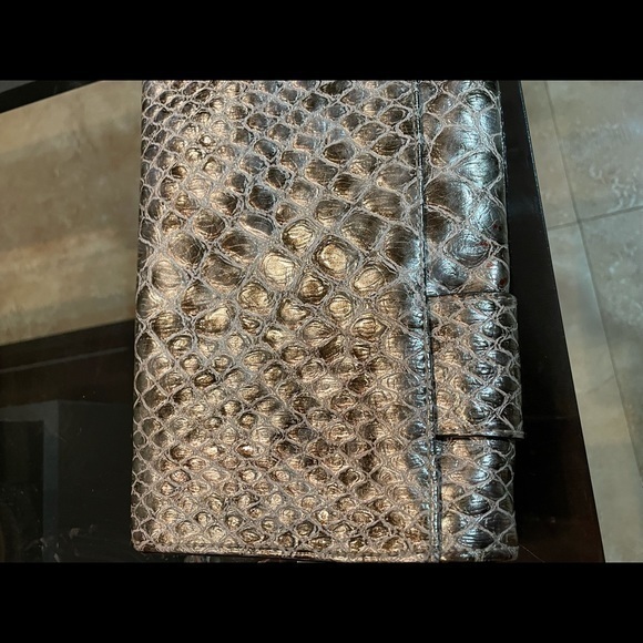 Elite Models Fashion Silver Crocodile Embossed Clutch - Picture 6 of 10